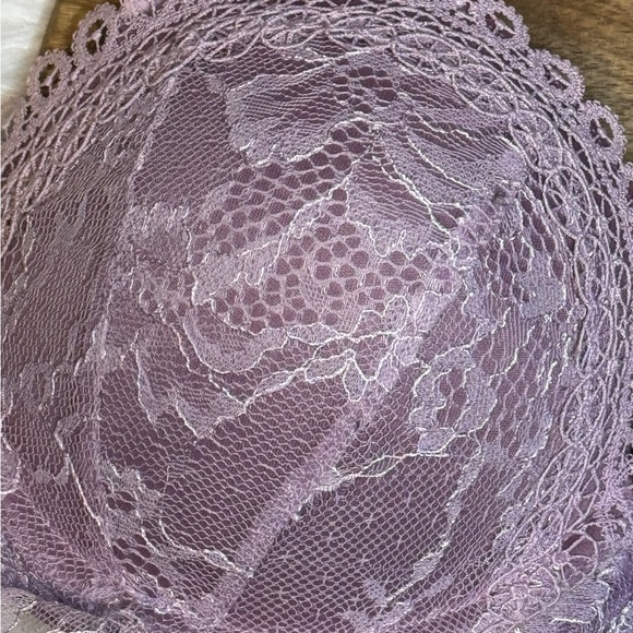 Victorias Secret Lace Bralette in Lavender. Very Sexy Push-up. 34C. Great Cond - Picture 3 of 7
